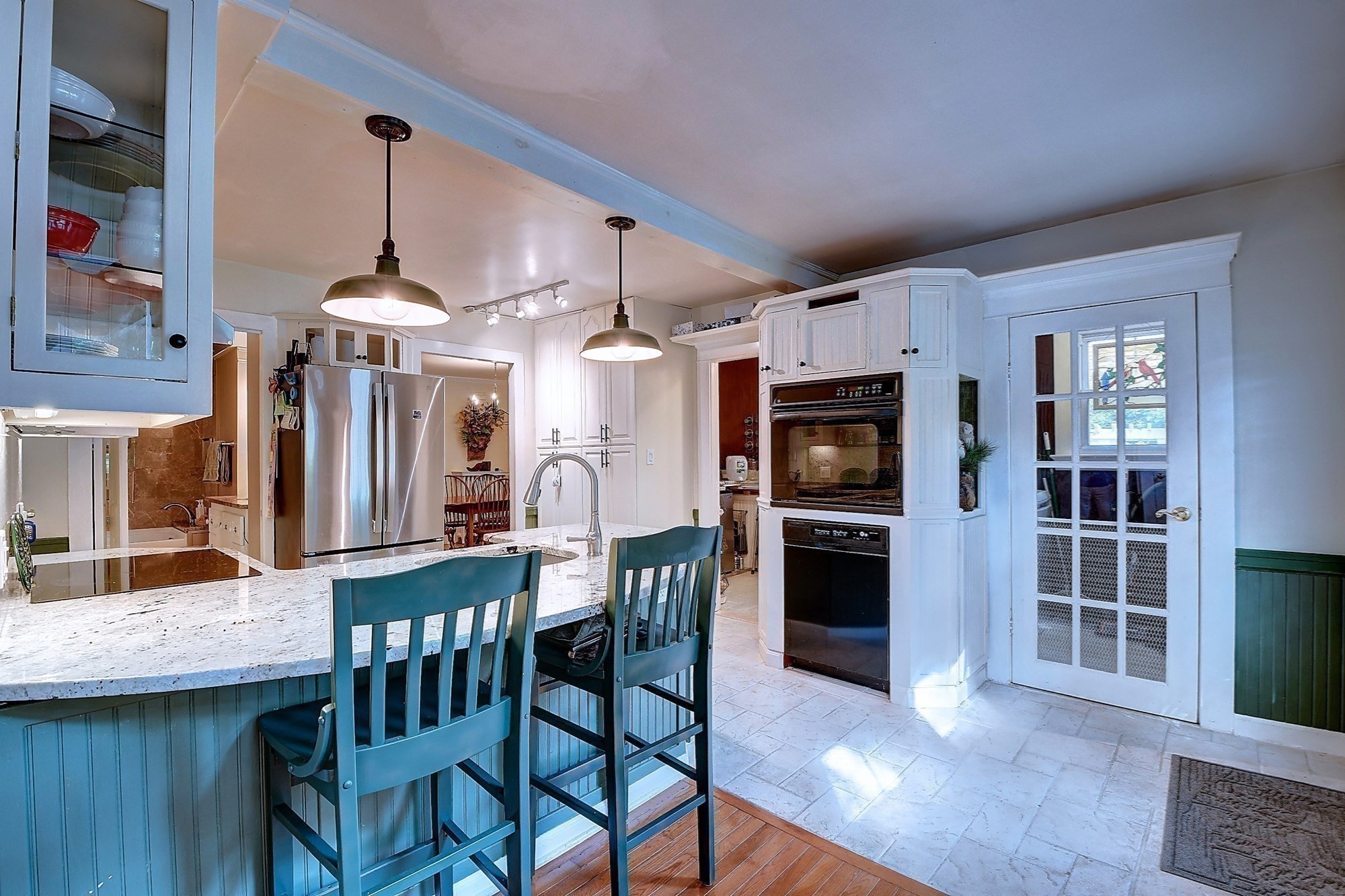 647 Main St # B Property Photo 16