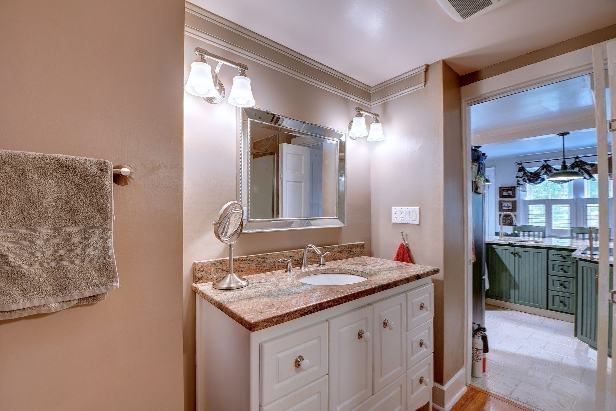 647 Main St # B Property Photo 19