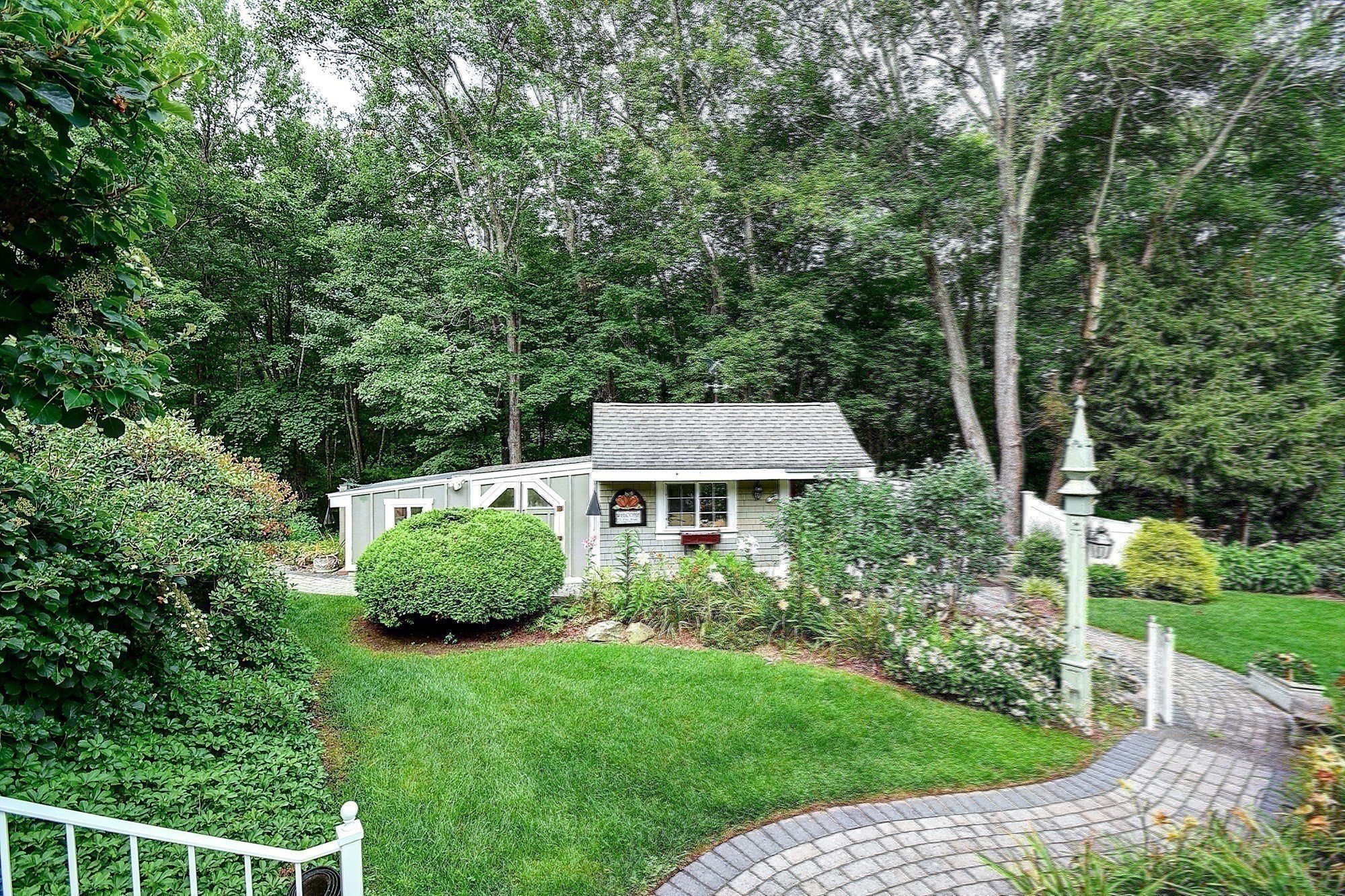 647 Main St # B Property Photo 32