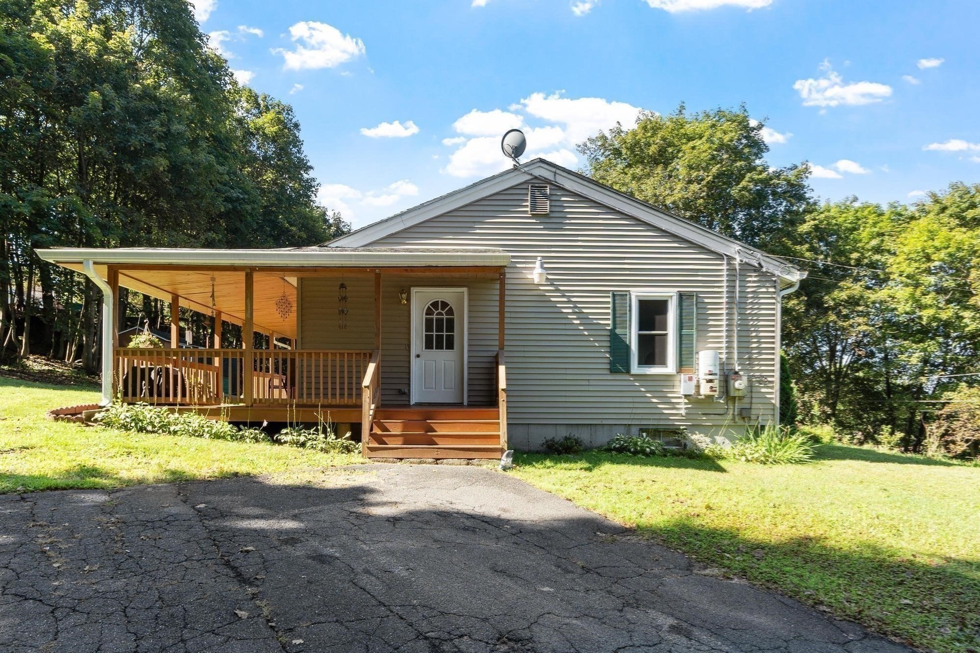 56 Bliss St Property Photo 2
