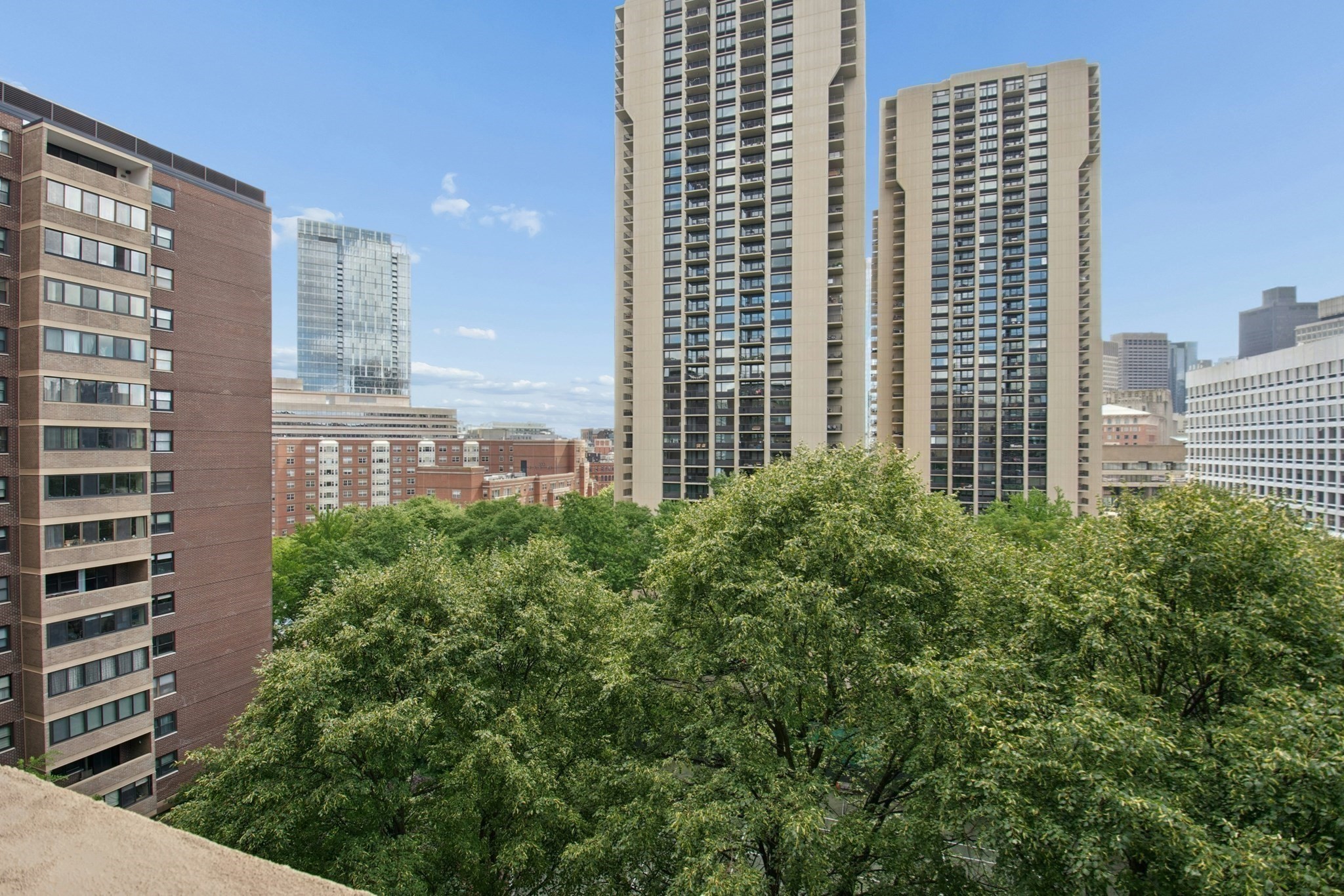 2 Hawthorne Pl # 10k Property Photo 5