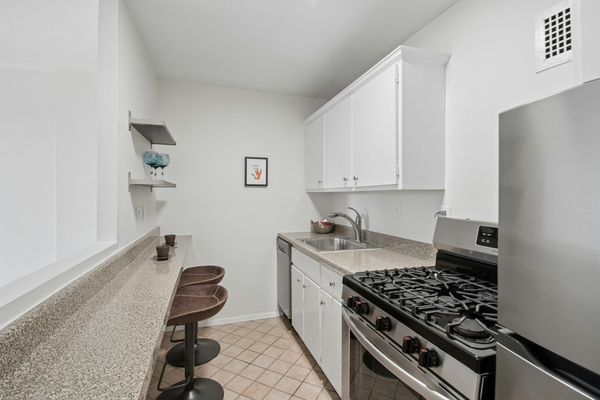 2 Hawthorne Pl # 10k Property Photo 8