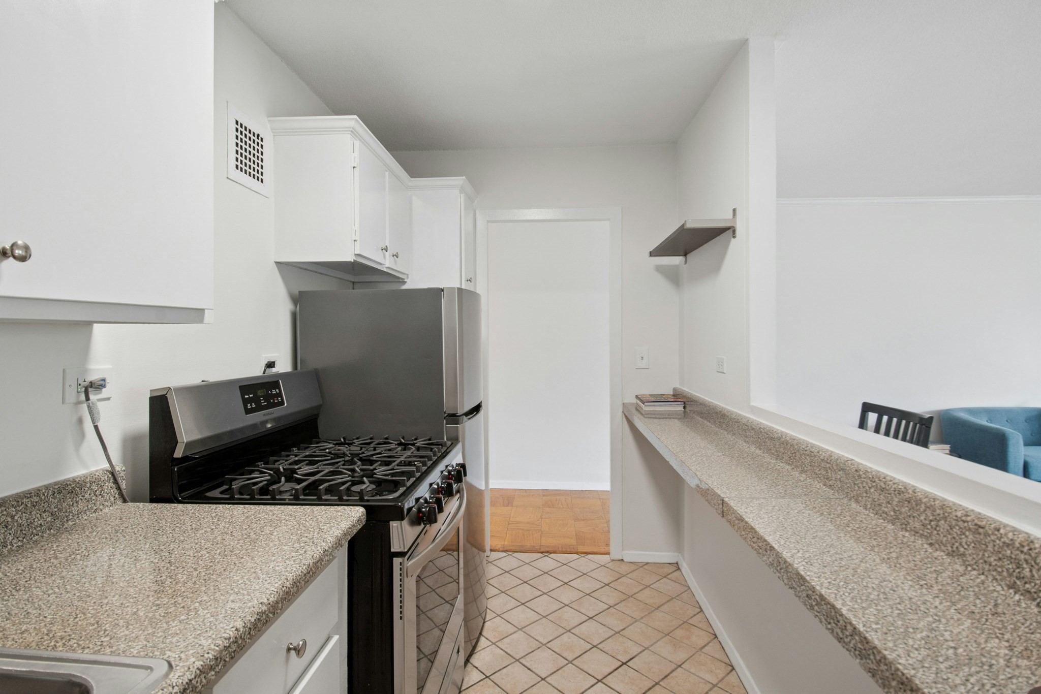 2 Hawthorne Pl # 10k Property Photo 11