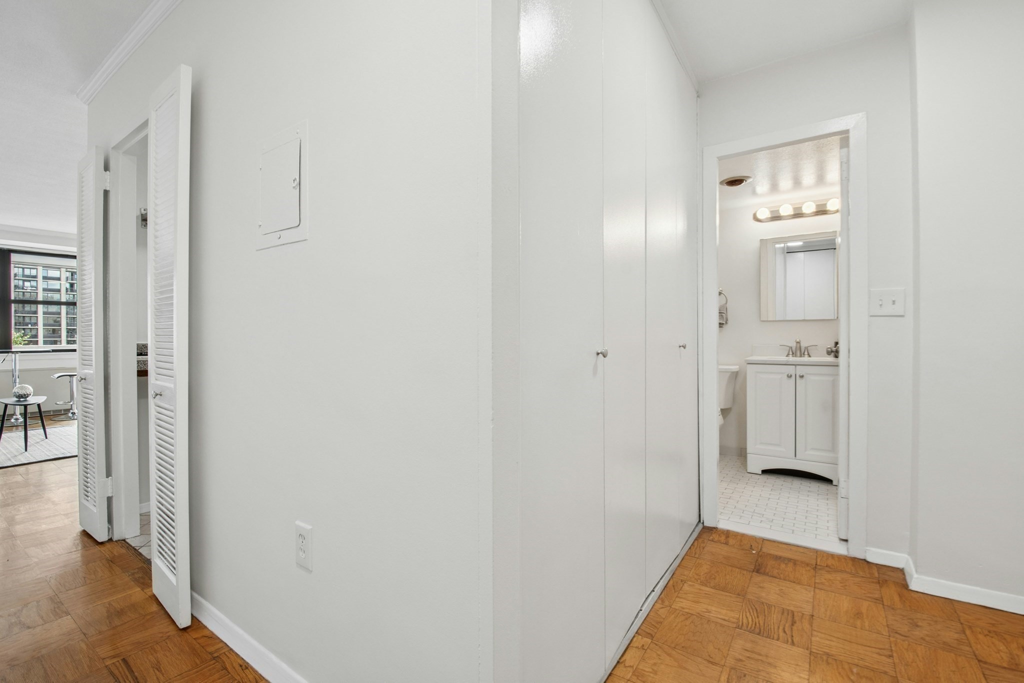 2 Hawthorne Pl # 10k Property Photo 12