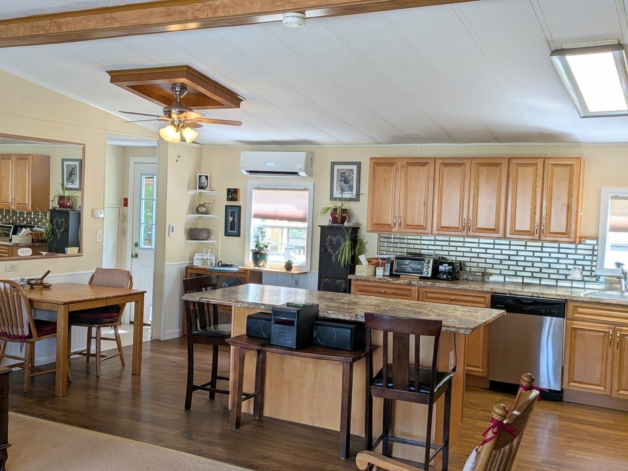 10 Jefferson Way Property Photo 8