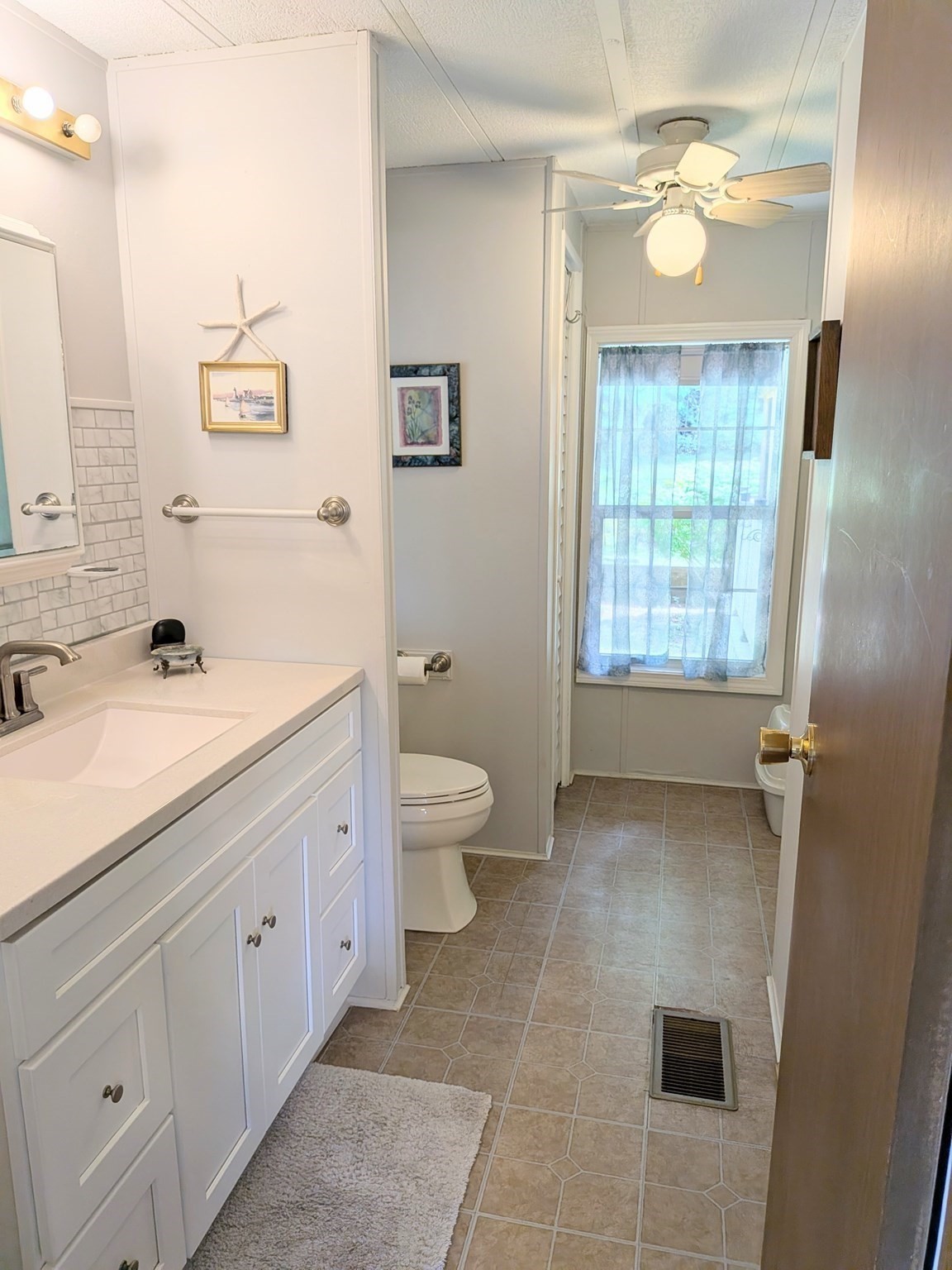 10 Jefferson Way Property Photo 14