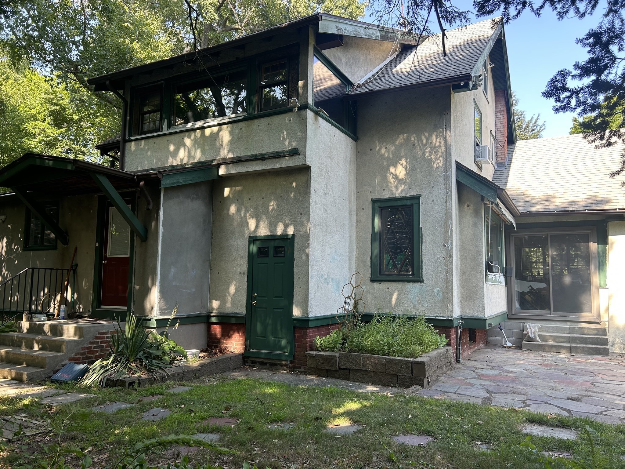 140 Atwater Ter Property Photo 1