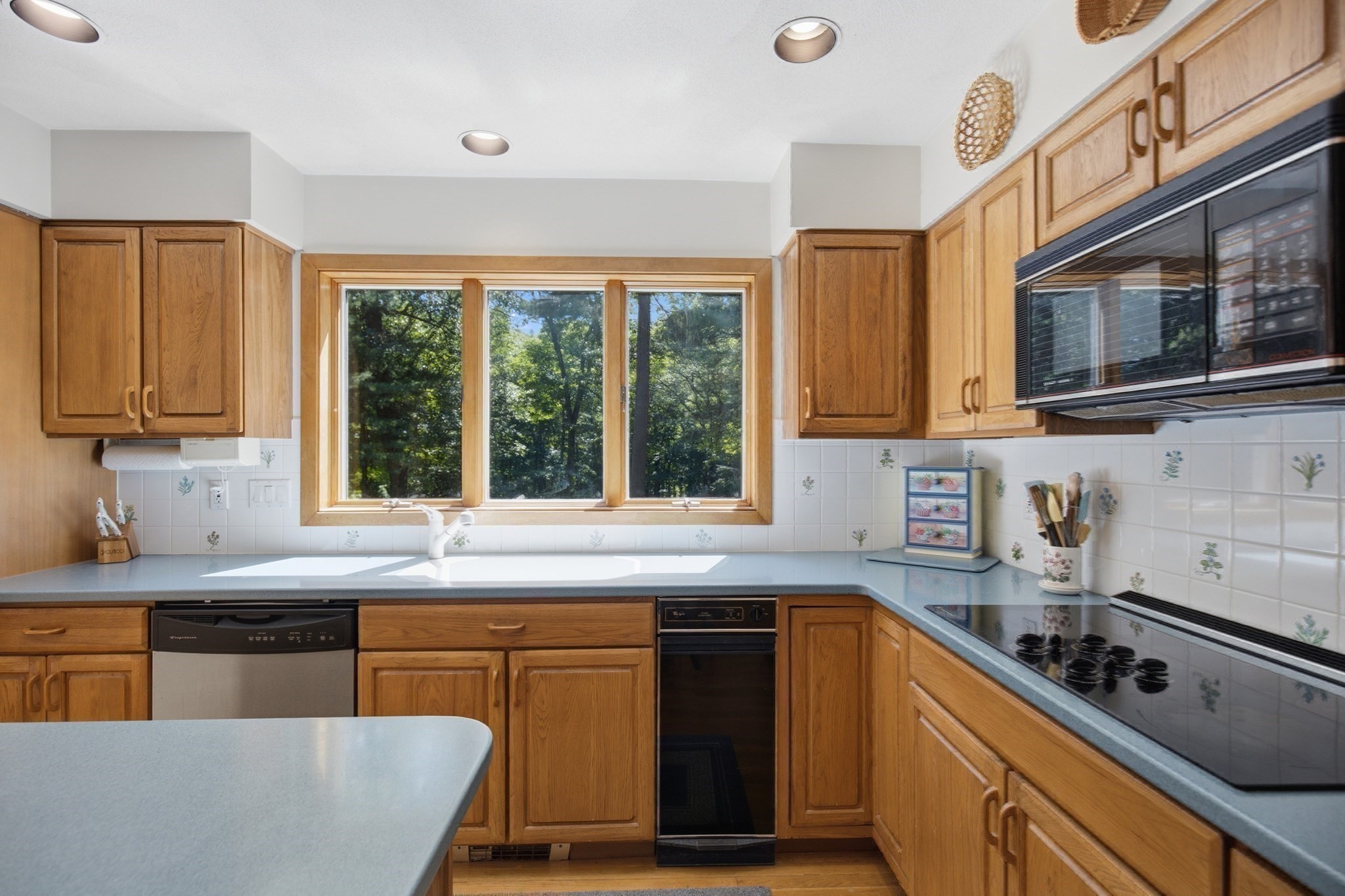 176 Pegan Ln Property Photo 4
