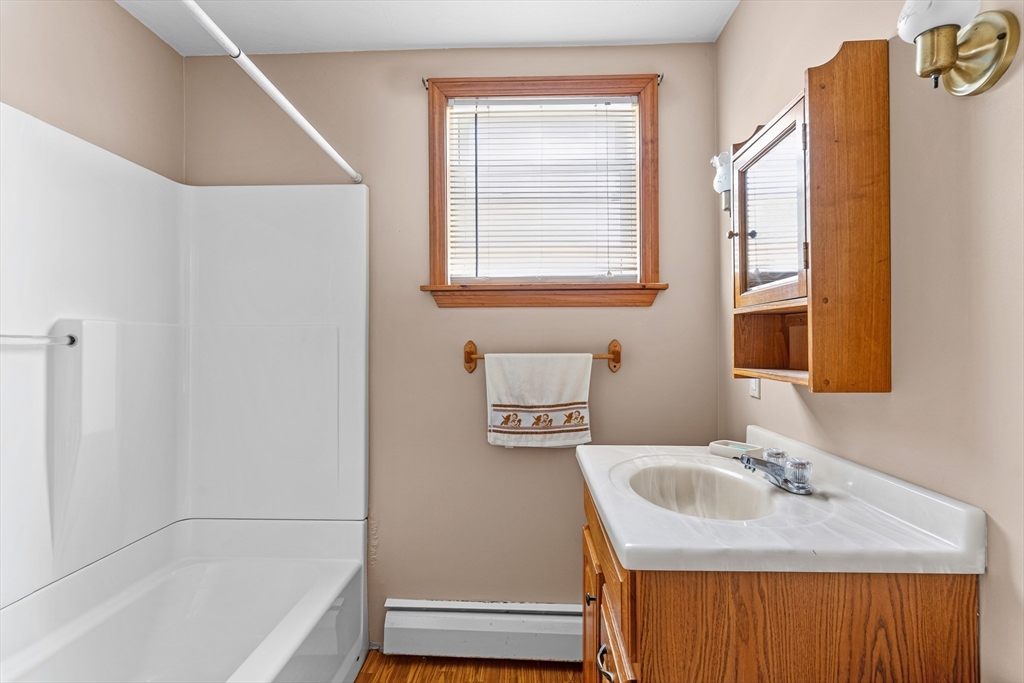 34 Everett St Property Photo 6