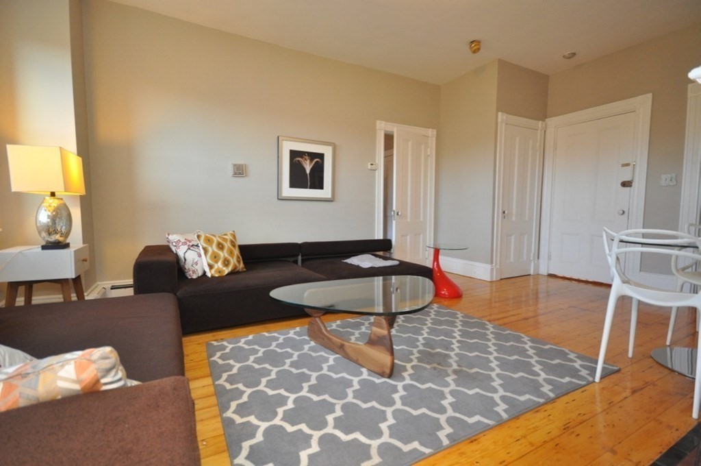 218 Newbury Street Property Photo 1