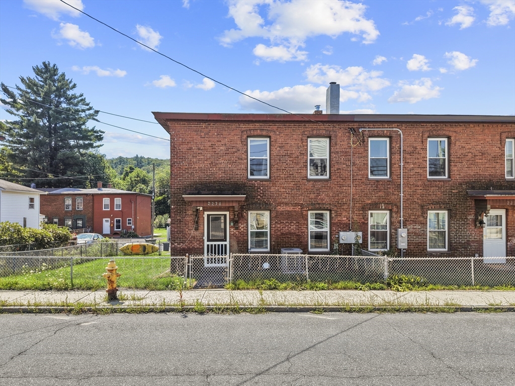 2271 Main St