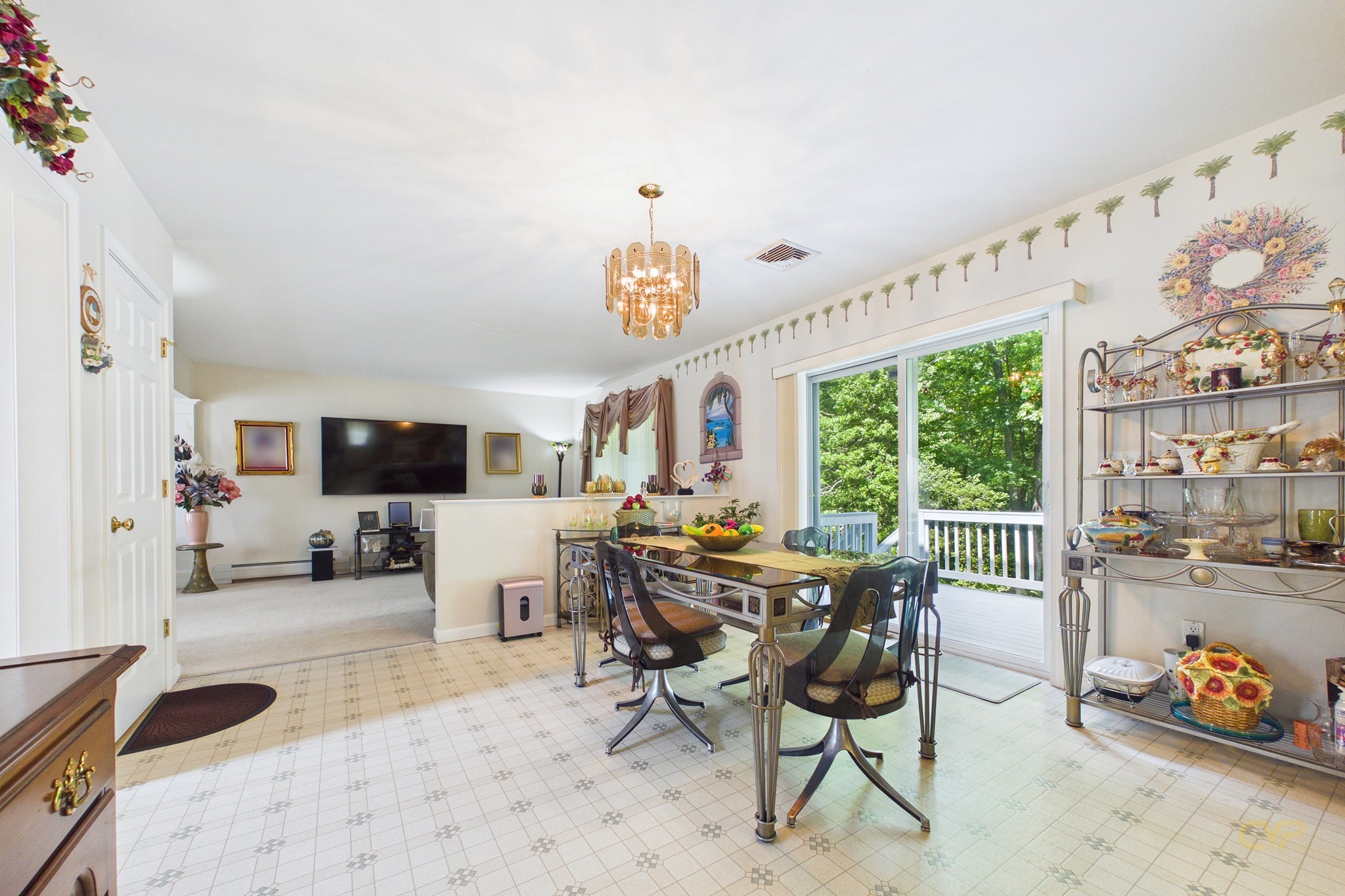 76 Erin Ct. Property Photo 14