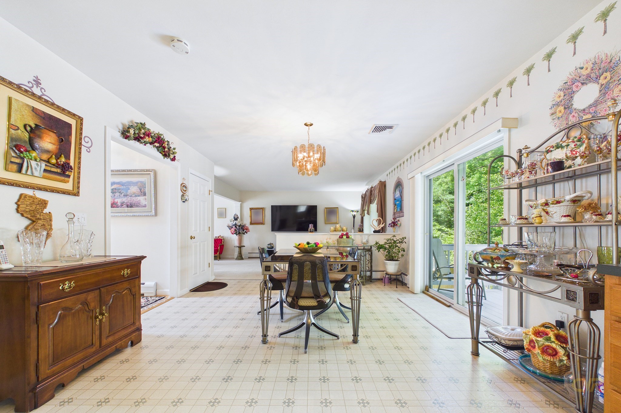 76 Erin Ct. Property Photo 15