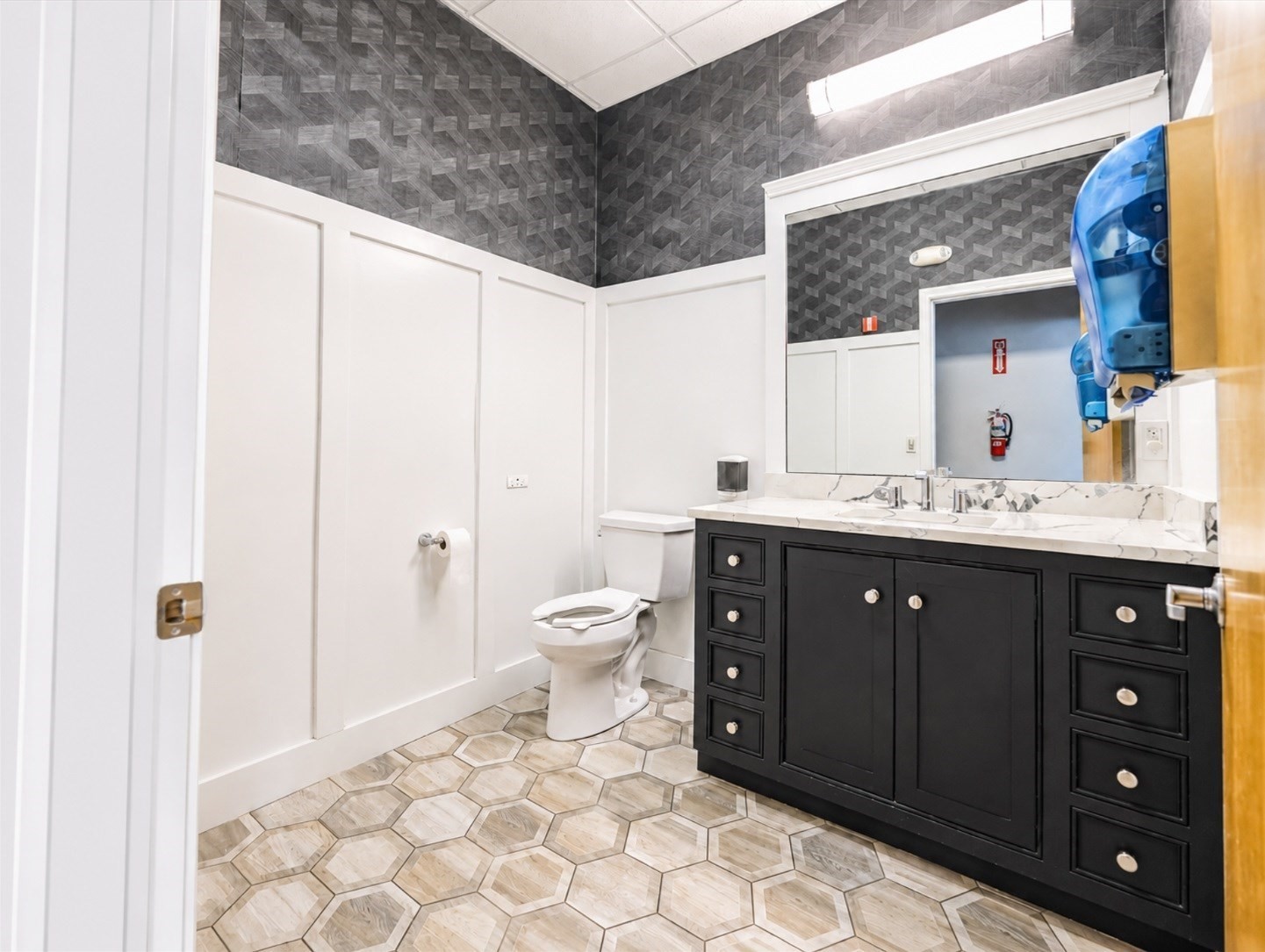691 Fall River Avenue Property Photo 10