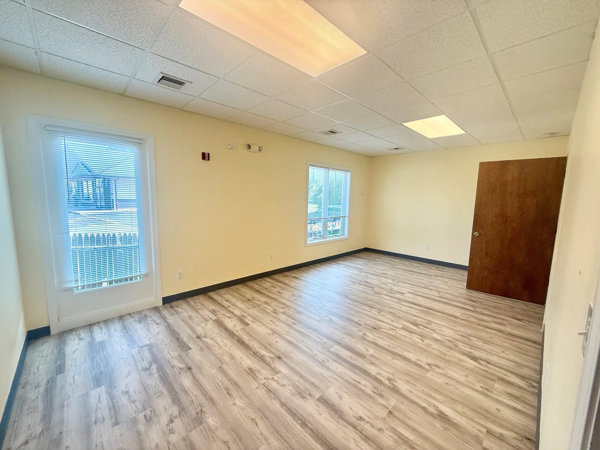 691 Fall River Avenue Property Photo 12