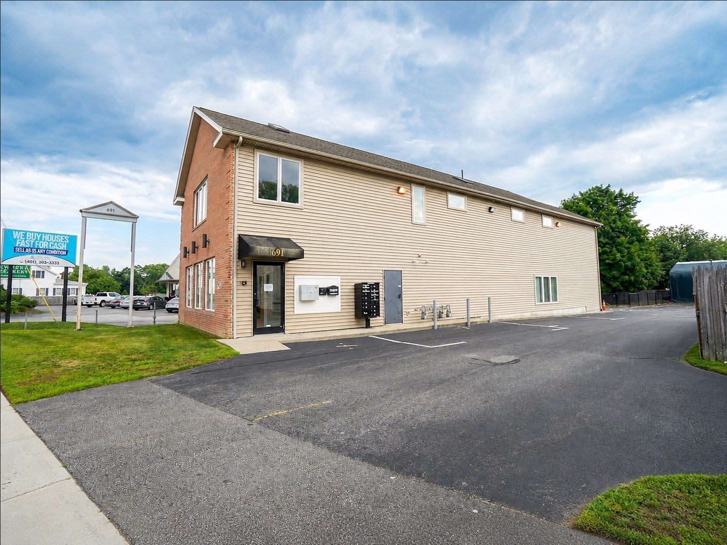 691 Fall River Avenue Property Photo 14