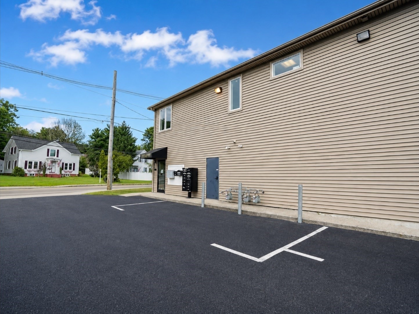 691 Fall River Avenue Property Photo 17