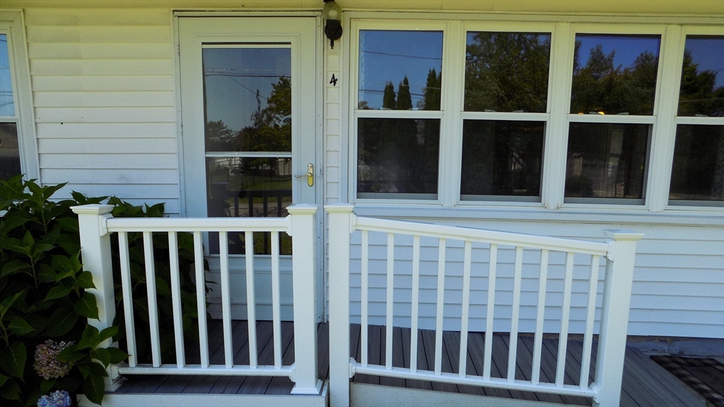 4 South Richard St Property Photo 2