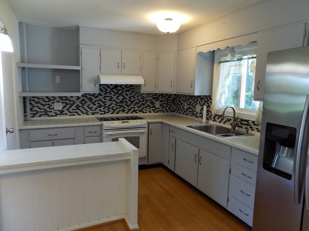 4 South Richard St Property Photo 6