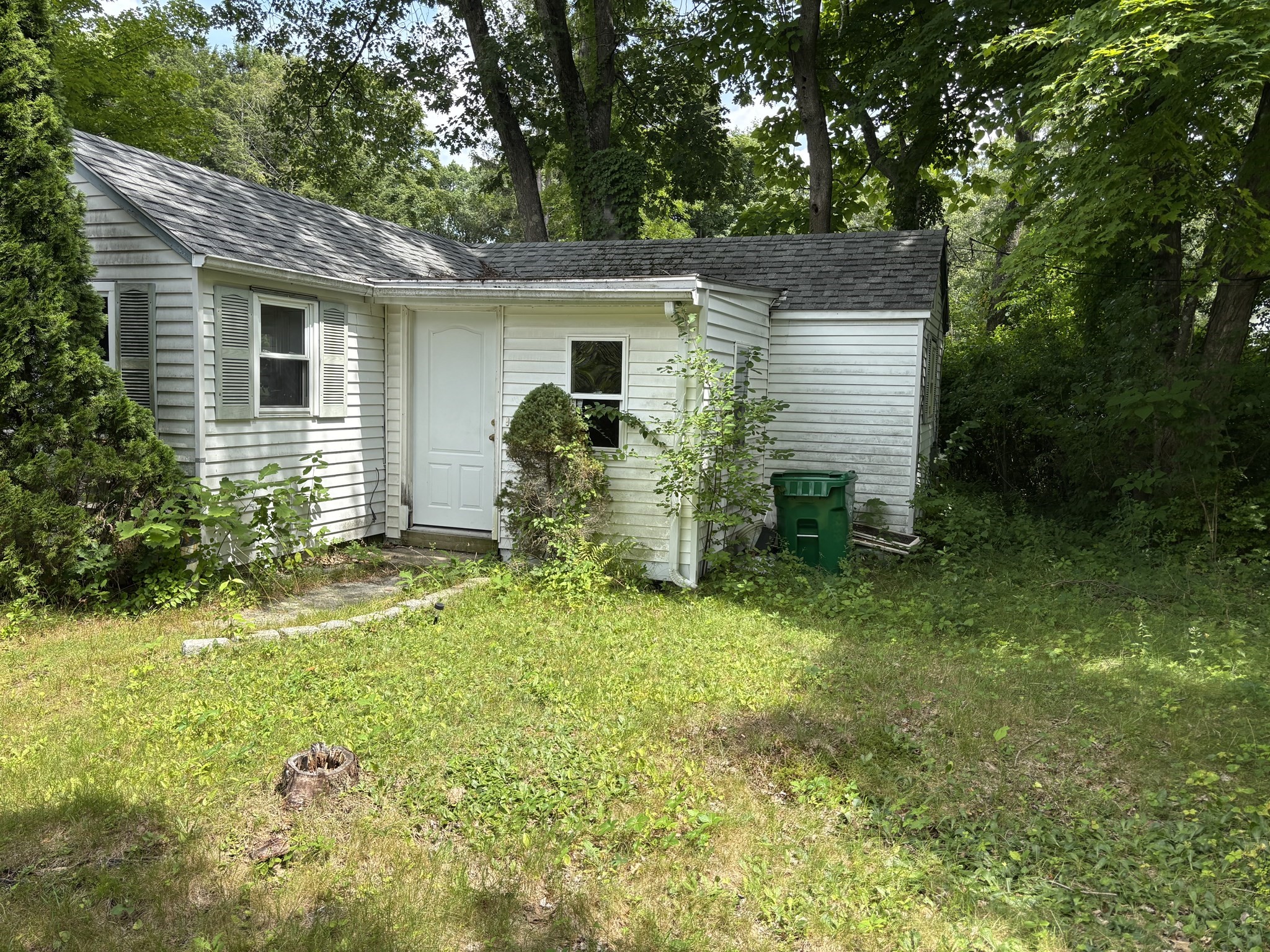42 Olive St Property Photo 1