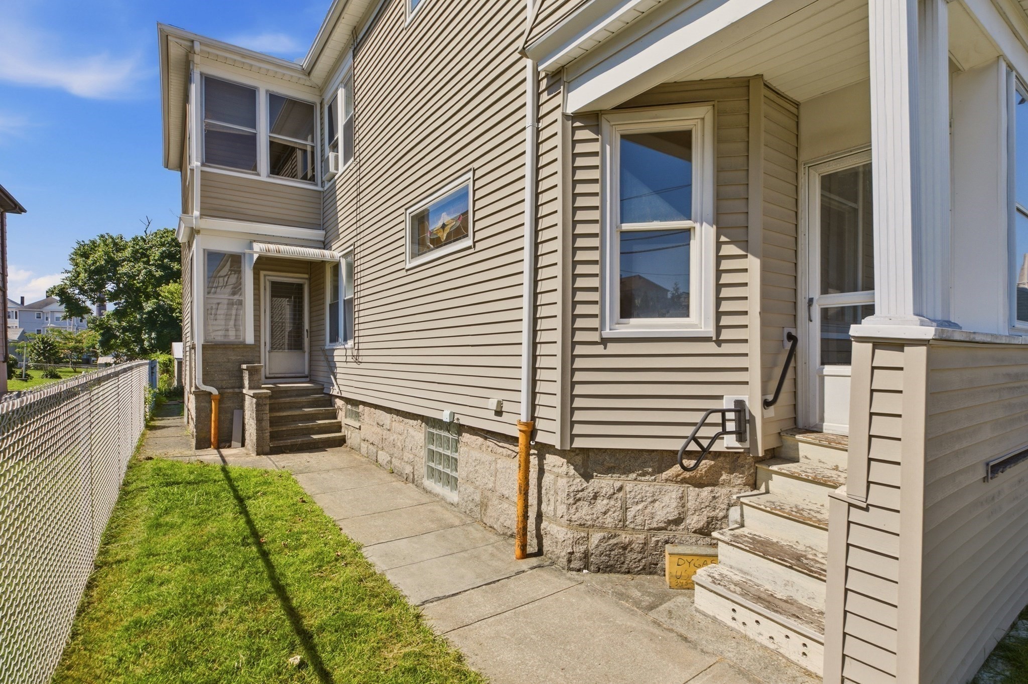345 Sprague St Property Photo 3