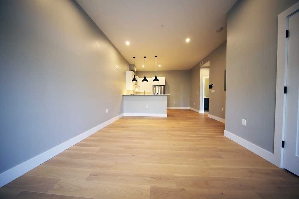 60 Cross St E # 109 Property Photo 1