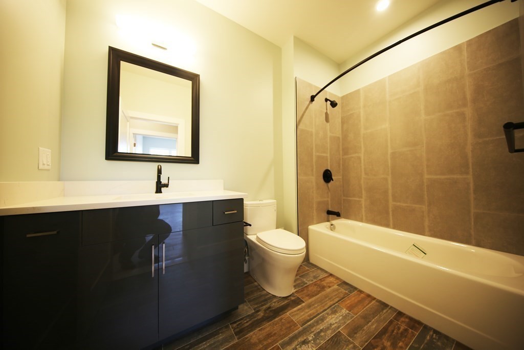 60 Cross St E # 109 Property Photo 5