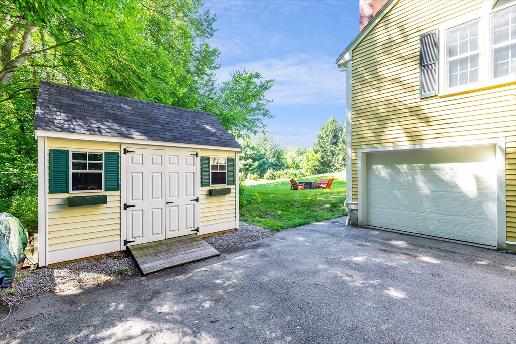 5 Locust Grove Property Photo 32