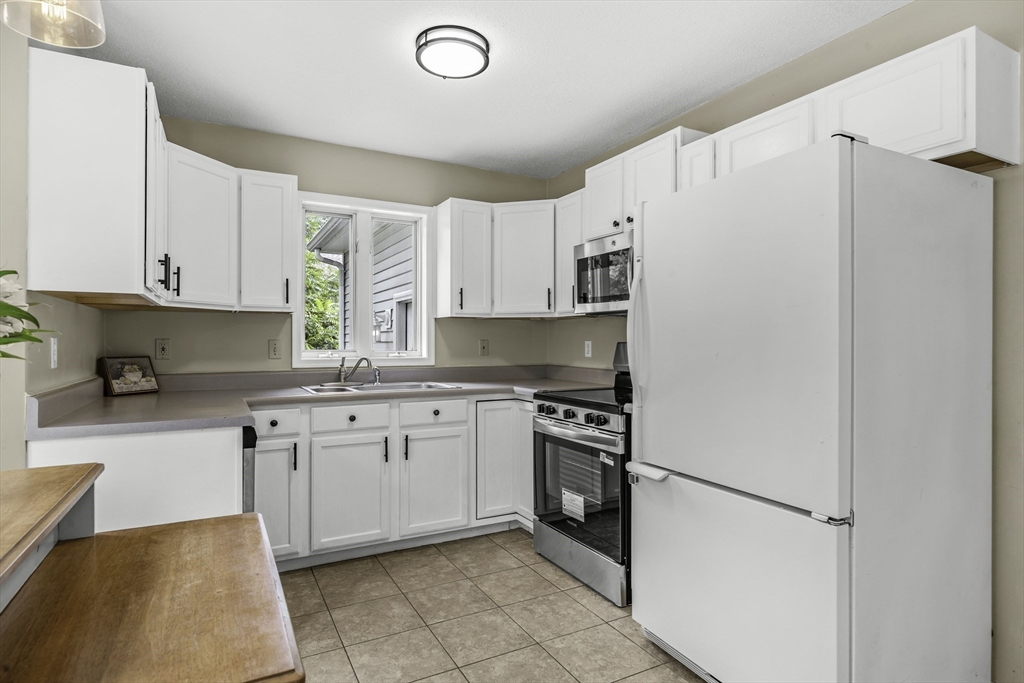 8 Cobb Ln Property Photo 8