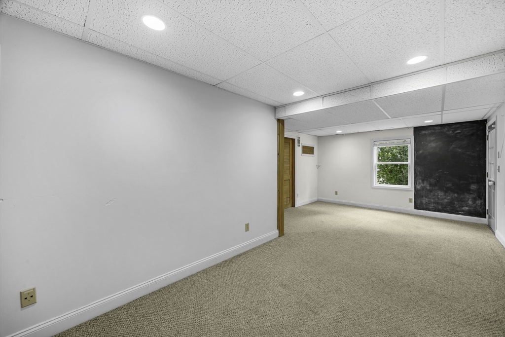 8 Cobb Ln Property Photo 25