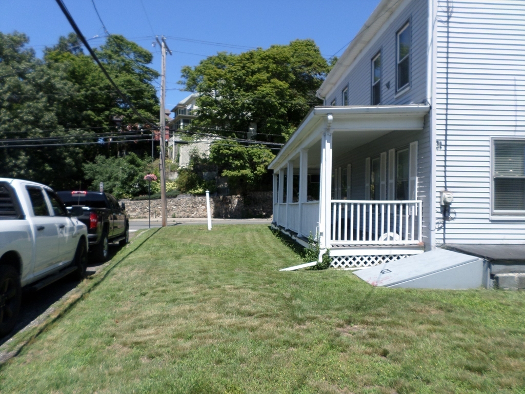 406 Lincoln Ave Property Photo 4