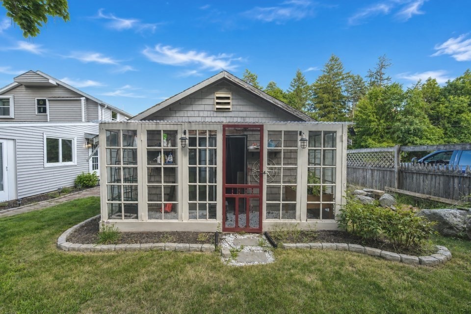 502 Summer St Property Photo 4