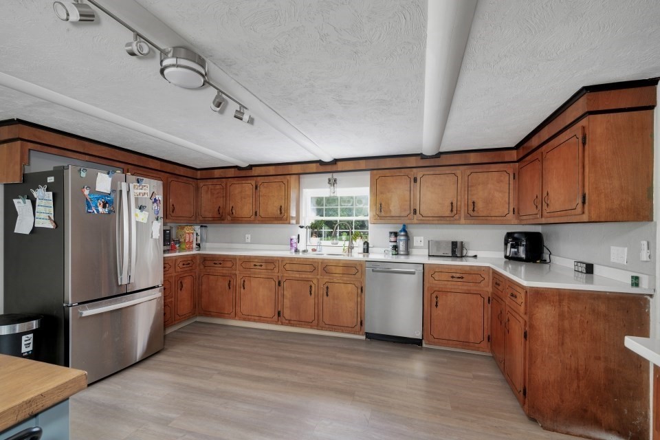 502 Summer St Property Photo 12