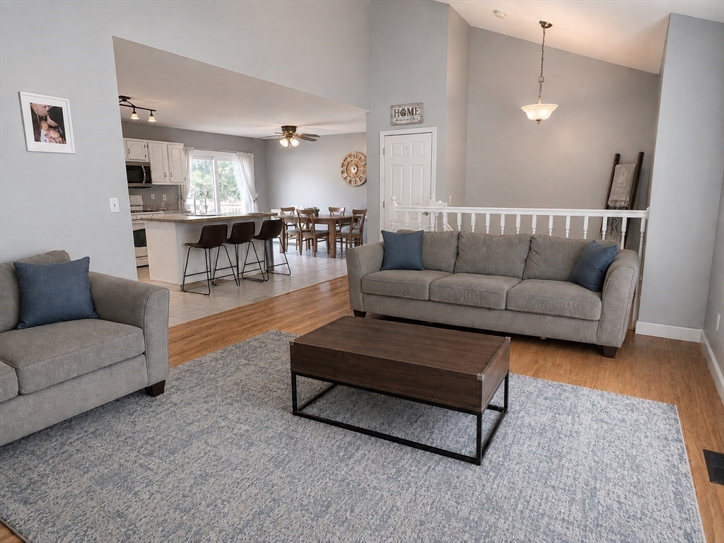 24 Montclair St Property Photo 6