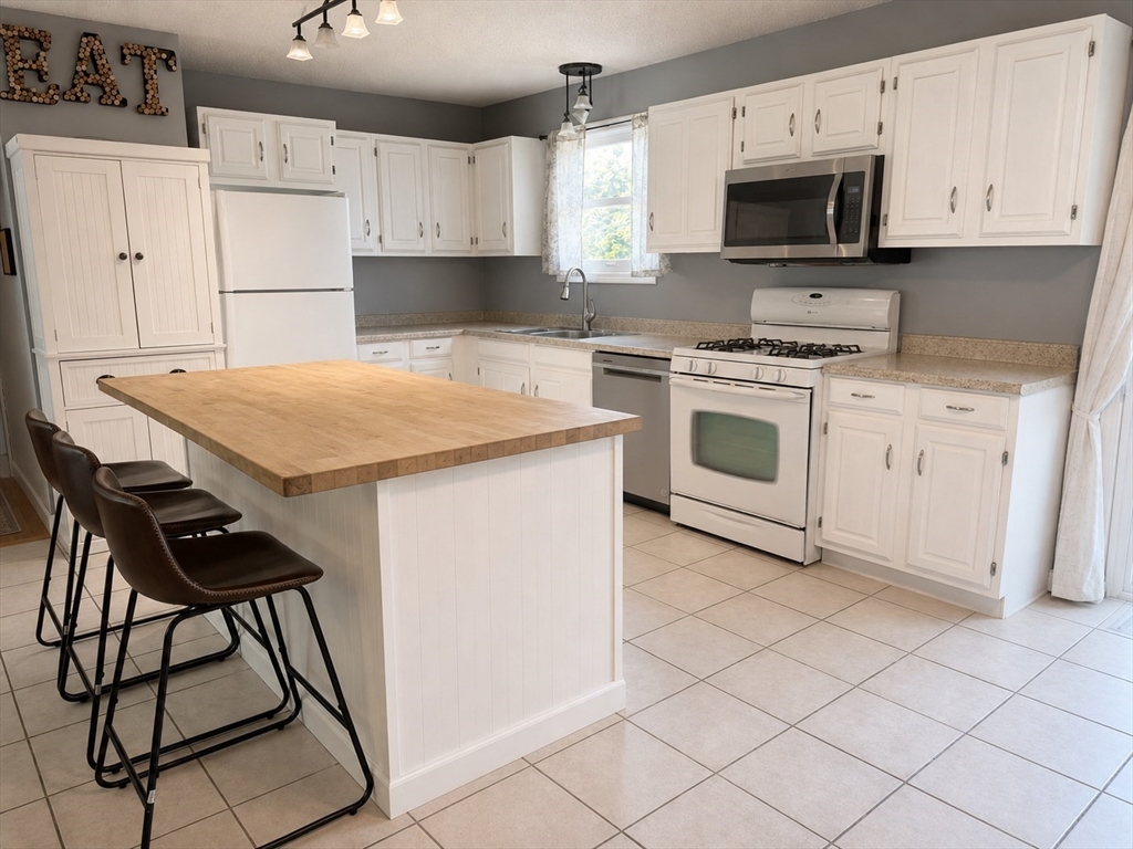 24 Montclair St Property Photo 7