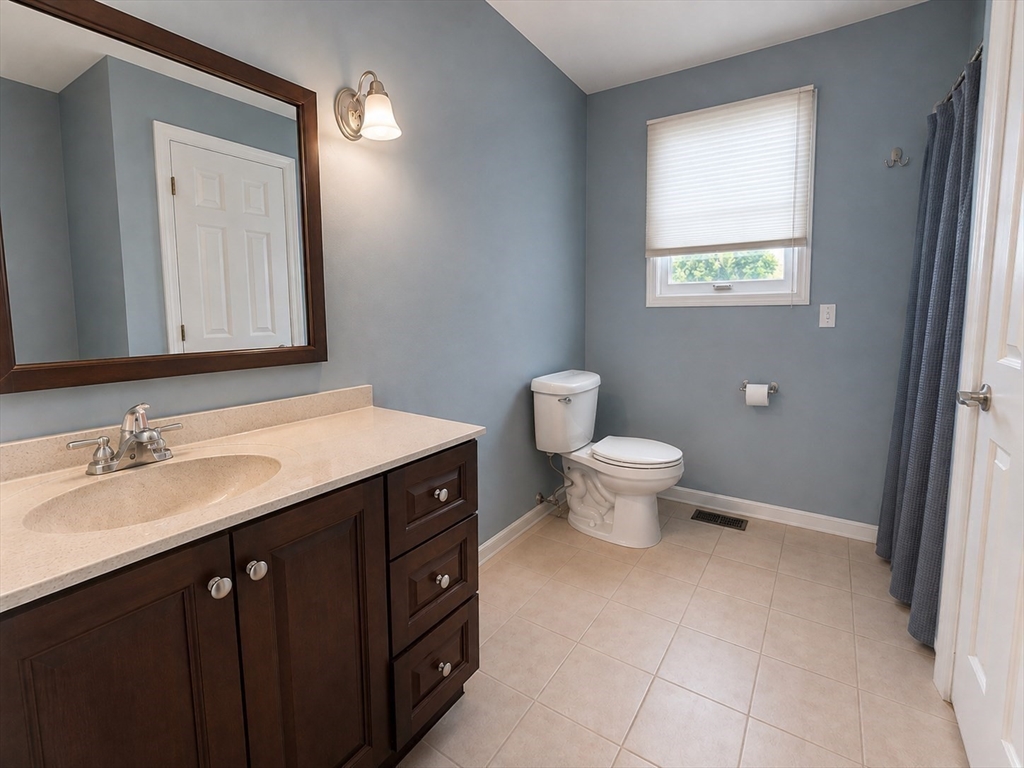 24 Montclair St Property Photo 11