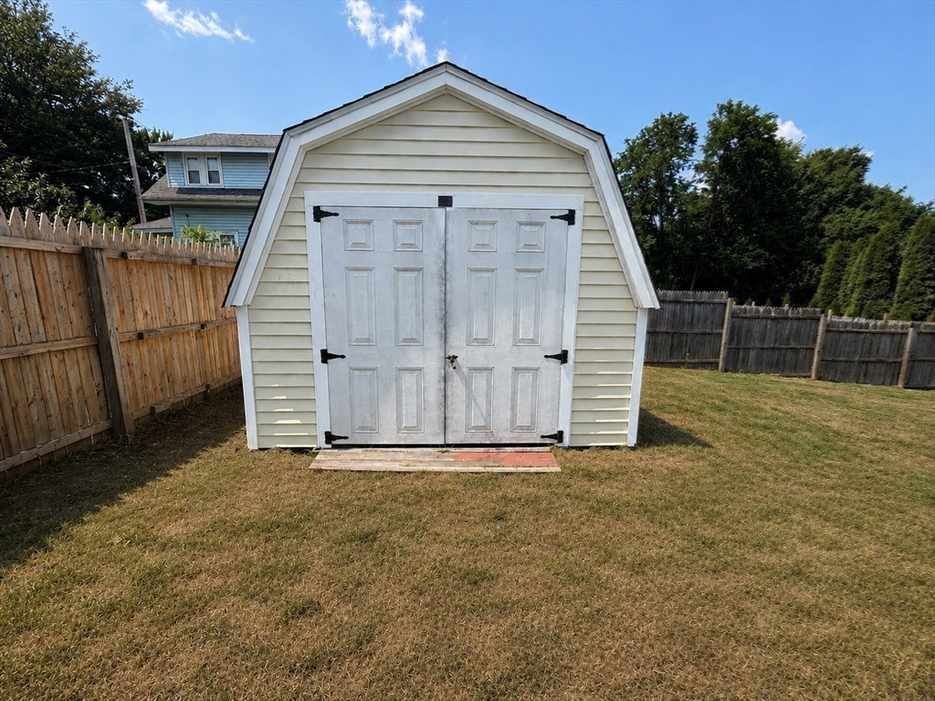 24 Montclair St Property Photo 26