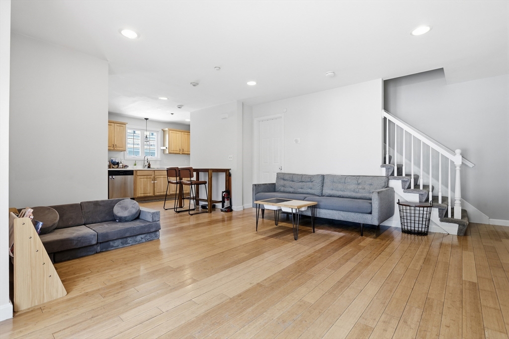 125 Mt Vernon St # D Property Photo 4