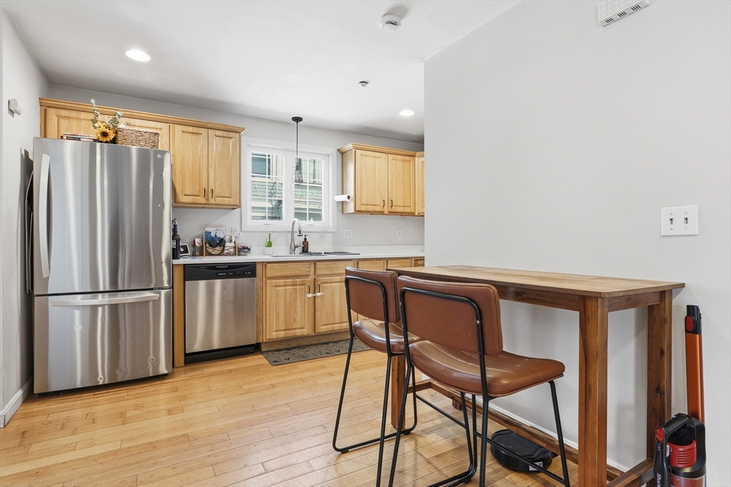 125 Mt Vernon St # D Property Photo 5