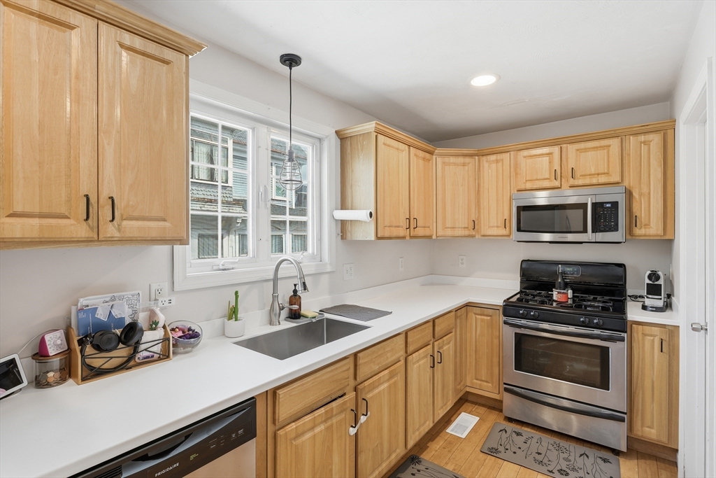 125 Mt Vernon St # D Property Photo 6