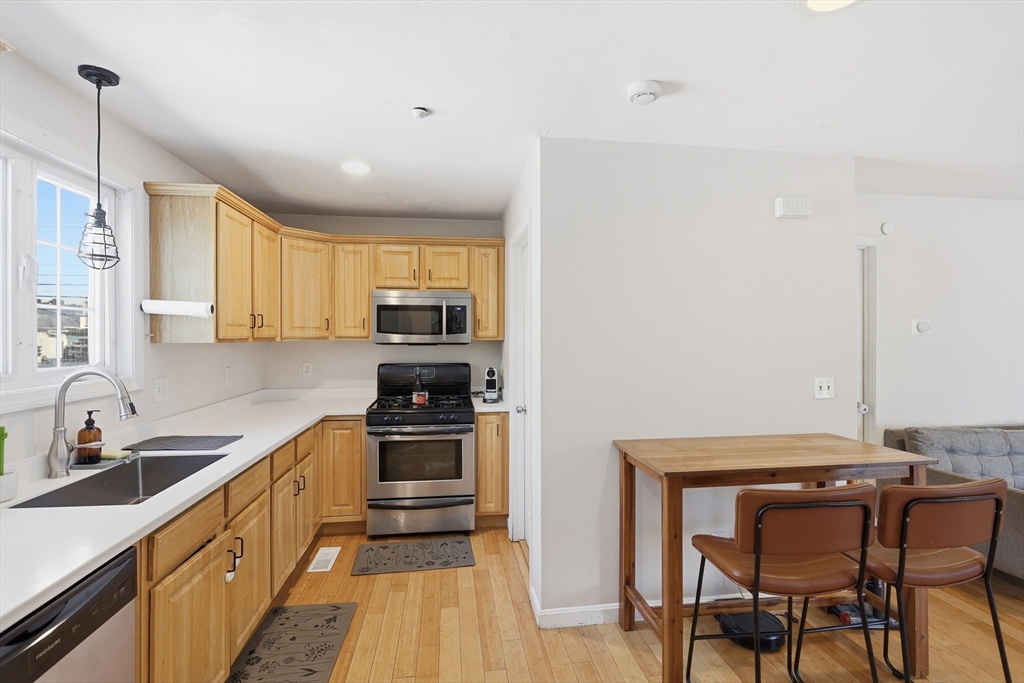 125 Mt Vernon St # D Property Photo 7