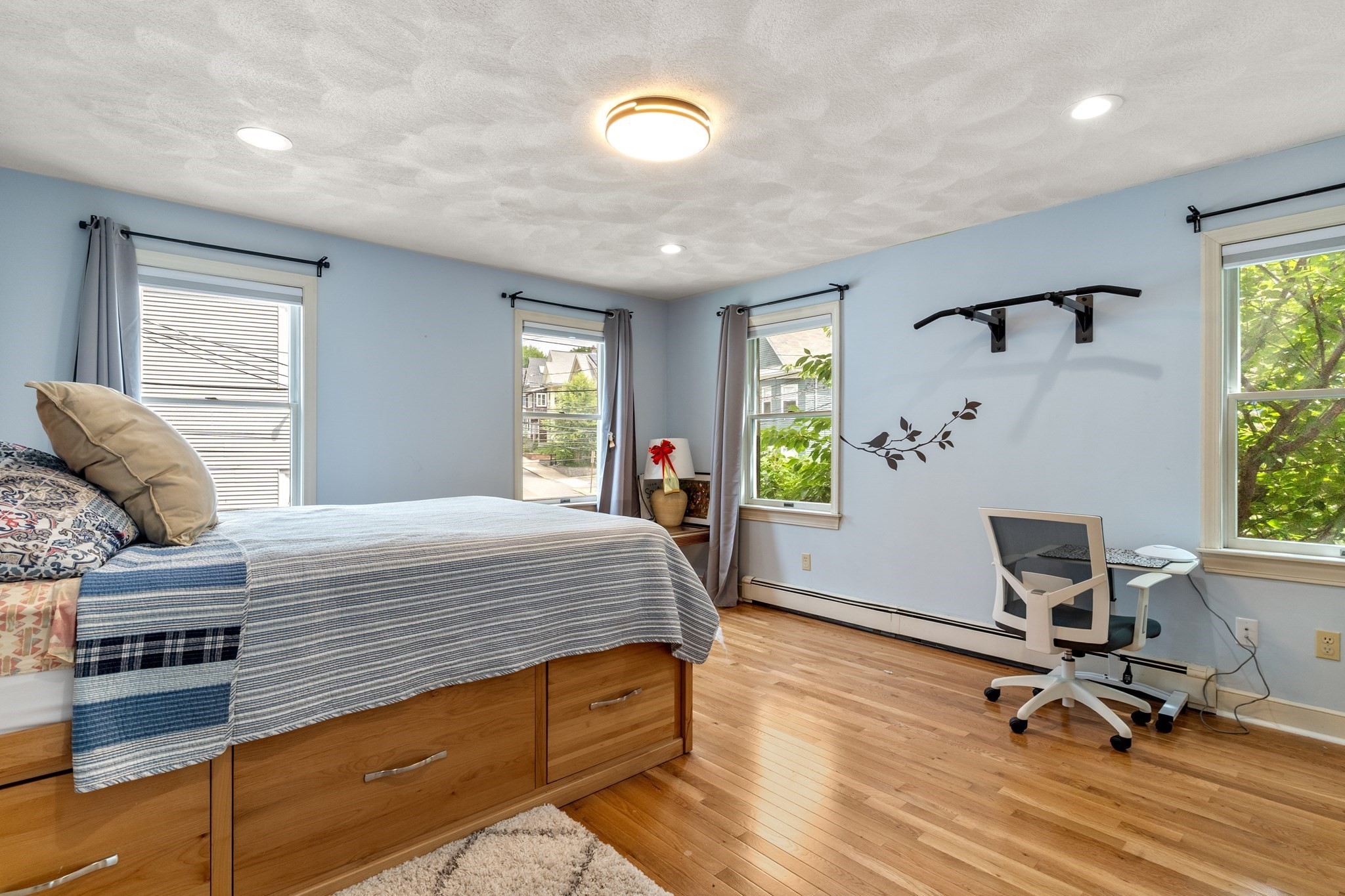 14 Belmont St # A Property Photo 8