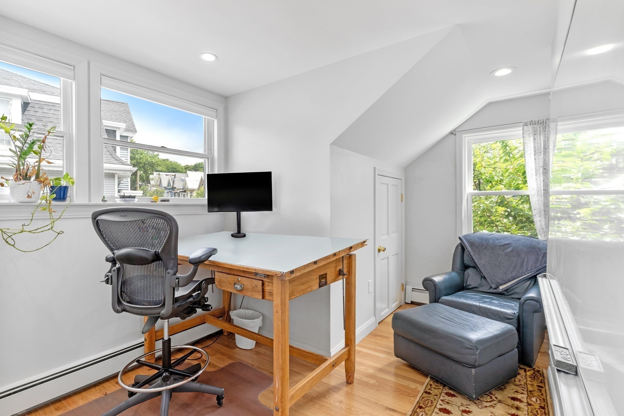 14 Belmont St # A Property Photo 15