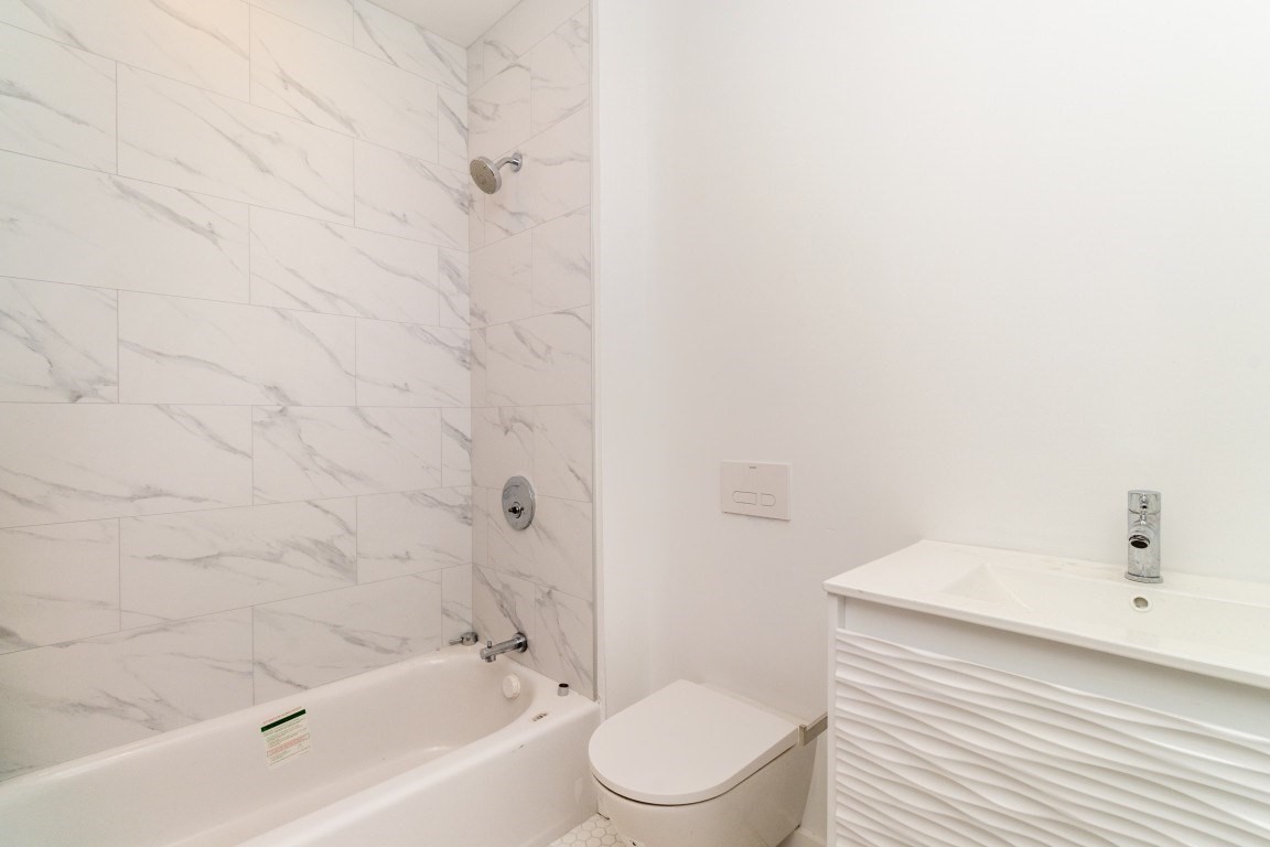 150 Williams # 20 Property Photo 6
