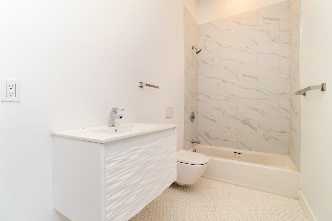 150 Williams # 14 Property Photo 5