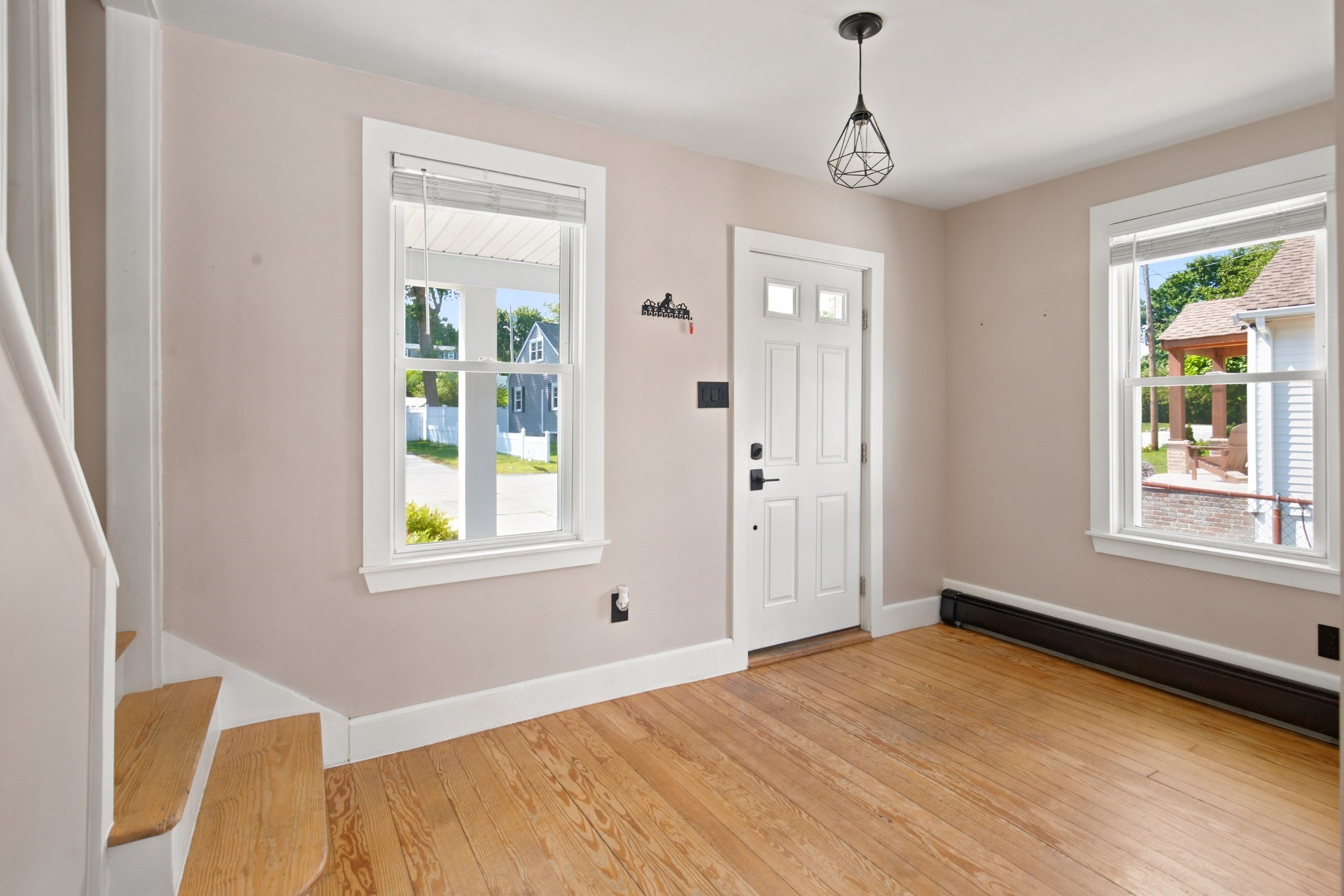 204 Lowell Street Property Photo 4