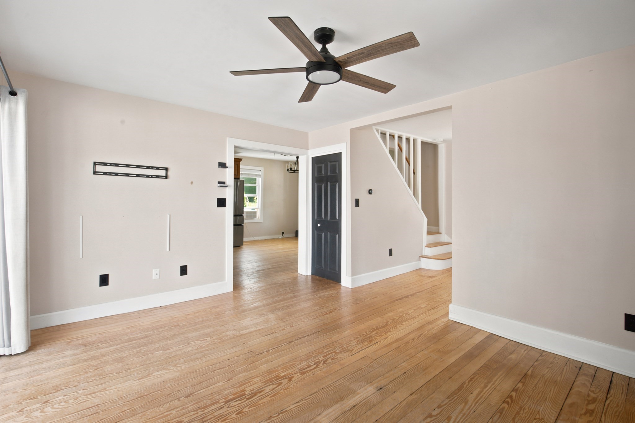 204 Lowell Street Property Photo 8