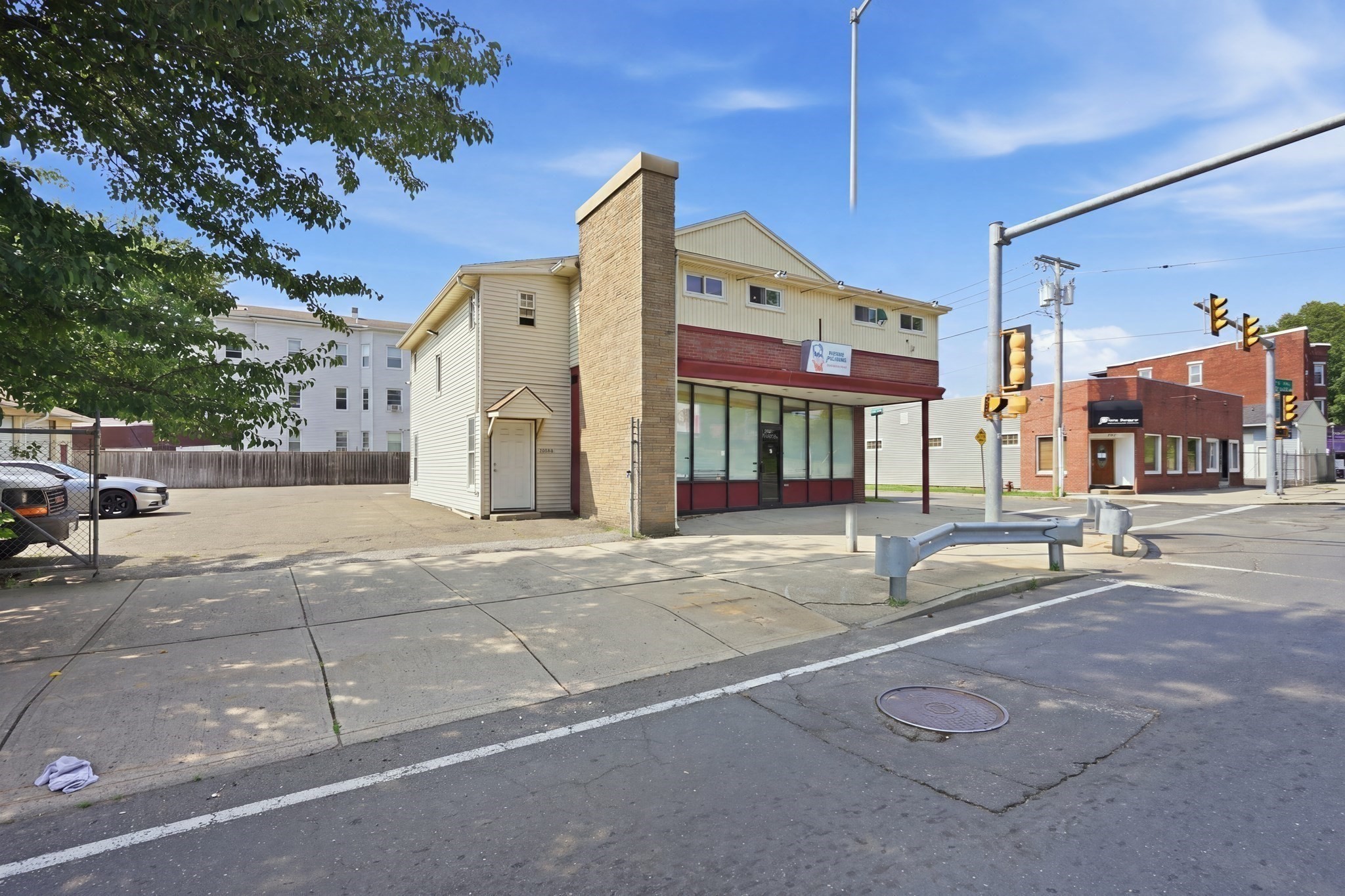 1036 Chicopee St Property Photo 4