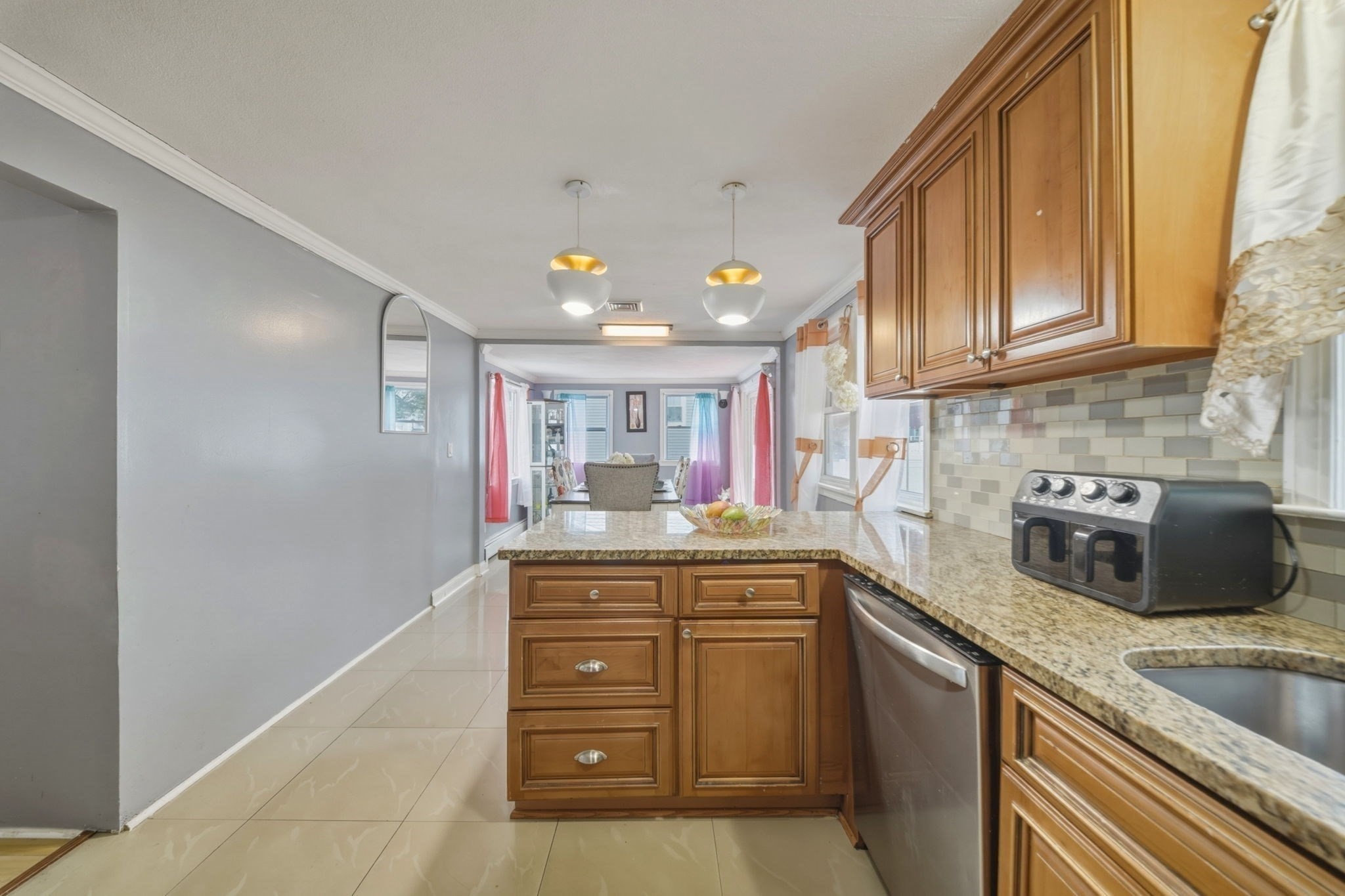 280 Ettrick St Property Photo 11