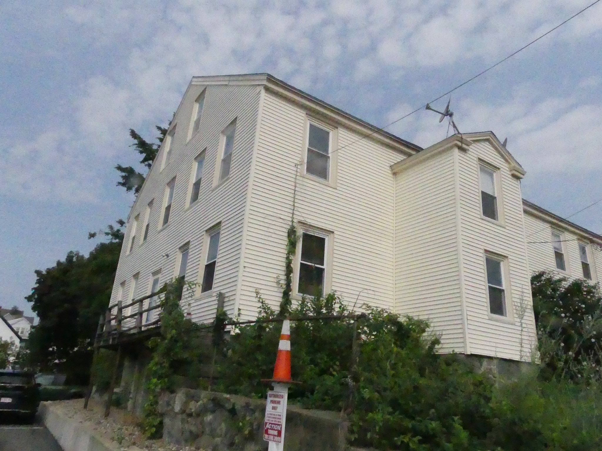 14 Summit Ave Property Photo 3